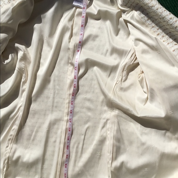 CHANEL Boutique Tweed Blazer/CHANEL Jacket 98P. - Picture 6 of 8